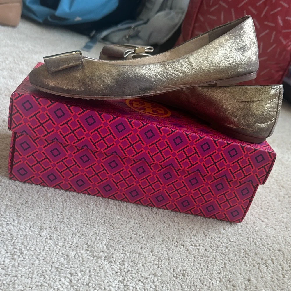 RARE Tory Burch Chase Ballet Flats with Bow - Odyssey in Platinum Size 9